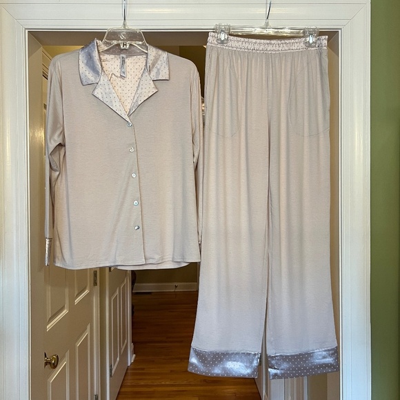 NWOT Flora Nikrooz 2-Piece Stretch Jersey Pajama Set Tan Beige Size SMALL